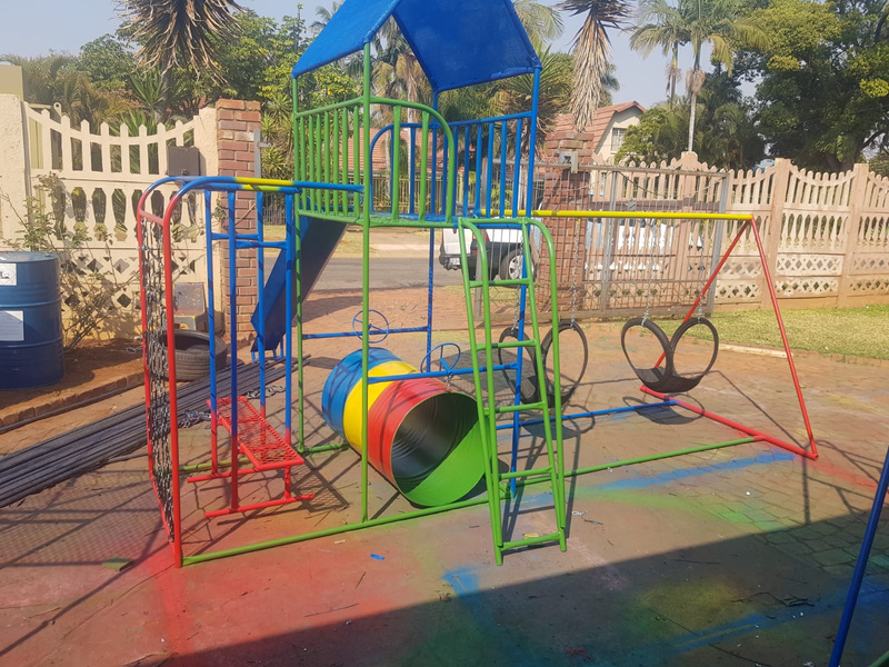 Jungle Gym Creations build code 034 — 2.2m H × 2.3m L × 1.0m W